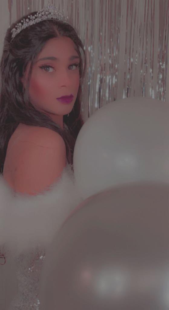 Abby419e's tweet photo. الفتاة الاكتوبرية دخلت عاماً جديداً يارب تكون سنة خير عليها يارب 🙏🏽♥️🥳…. #birthdaygirl #october07 https://t.co/5VbZtBsHH3