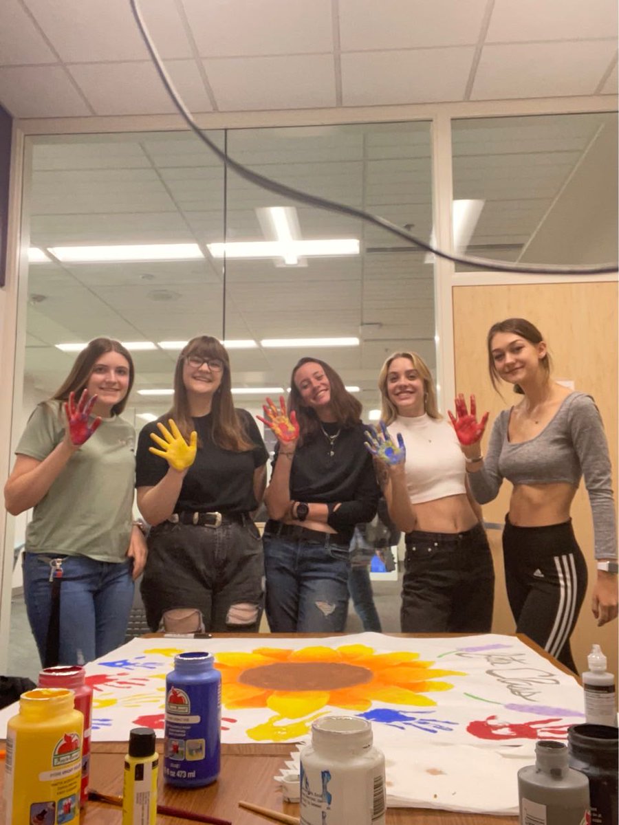 piphialpha's tweet image. Our cute pledges making their banner 😋