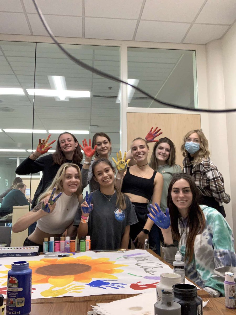 piphialpha's tweet image. Our cute pledges making their banner 😋