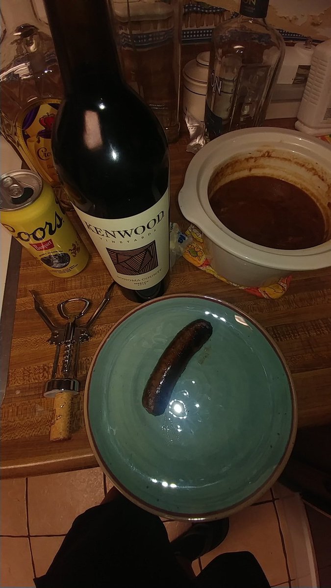 BuffetsKill's tweet image. When mom is away, kid's WILL play 😉