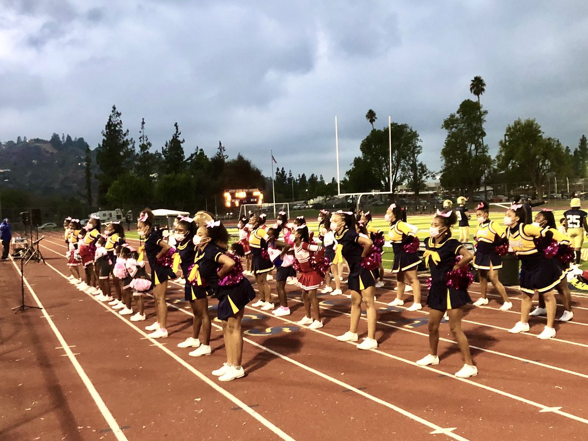 JohnMuirHS's tweet photo. At the half, Stangs up 6 - 0. https://t.co/6t8SQb8R2C