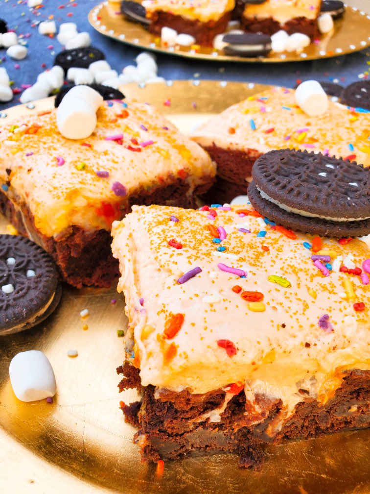FunshineBakery's tweet photo. One layer of brownie 🧐? Oh no,…you deserve three layers of brownie goodness 🍫🍫🍫. 

Try our Heavenly Brownies (Brownies 🤎 + Oreo 🖤 + Marshmallow Fluff 🤍) this weekend @gilbertmarket &amp; @thenileshop 

#brownies #chocolatebrownies #veganbrownies #glutenfreebrownies #eggfree https://t.co/u945fpCmlq