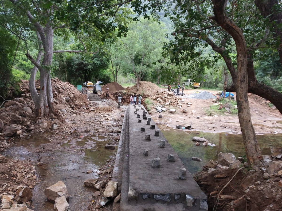 PrabhakarPriy11's tweet photo. Stonemasonry checkdam construction in progress at Erykem valley in #MMHills Wildlife Sanctuary... It is being built by #CSR funds by #cmdbel (Bharat Electronics Ltd - a Navratna defence PSU). Collaboration of #aranya_kfd and #PSU for conserving #wildlife is heartening to see... https://t.co/MwYBvSL8Yg