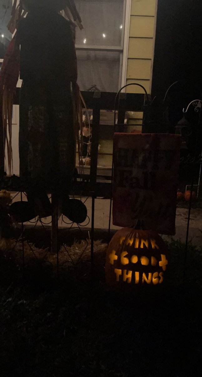 katelynmorriso5's tweet photo. iβm so bad at pumpkin carving. but i tried. #ThinkGoodThings @DanAndShay https://t.co/76hKMlve3Q