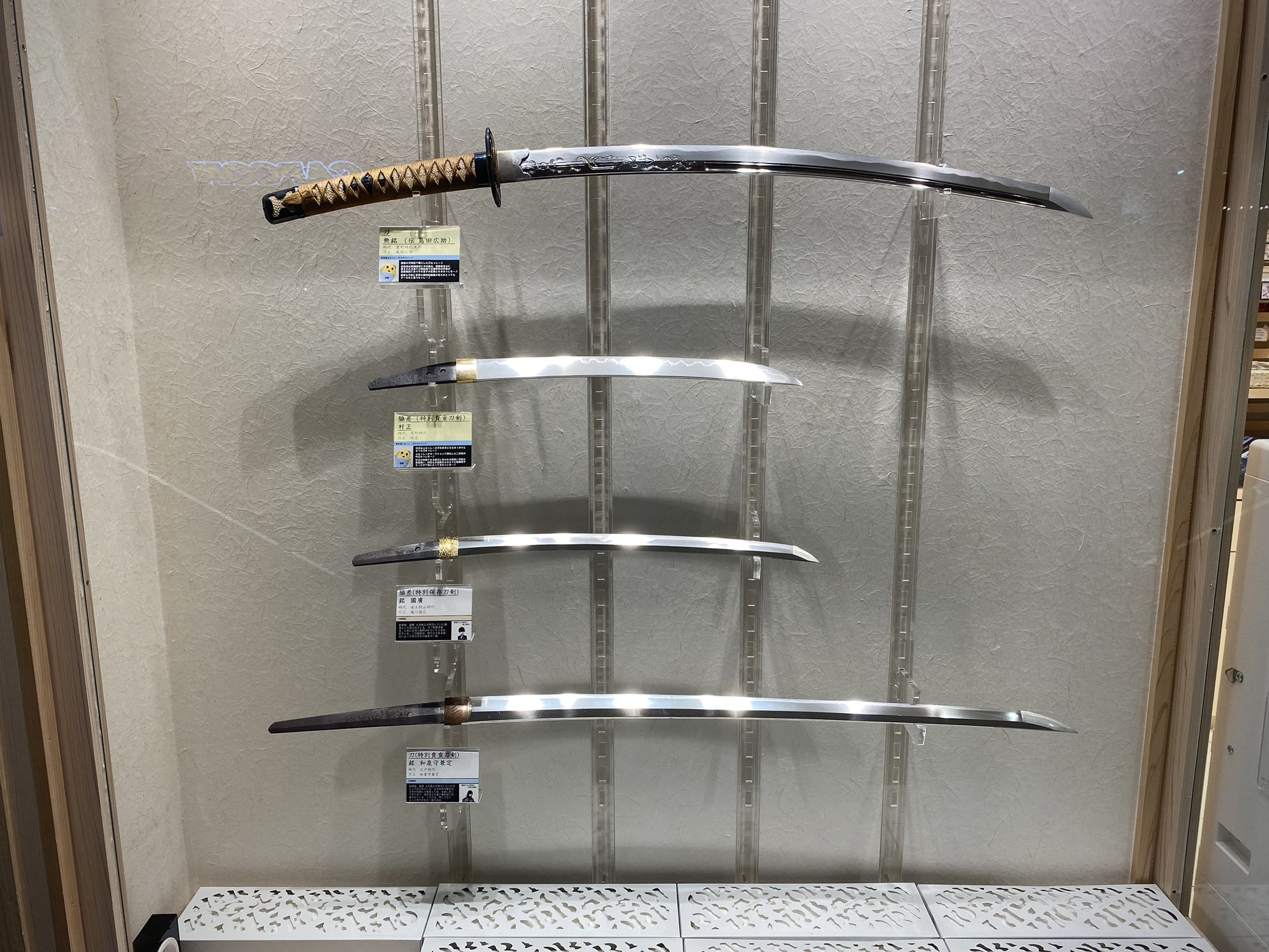 刀剣乱舞 膝丸&髭切 模倣刀 Amazon.co.jp: 刀剣乱舞 膝丸 髭切 太刀 木製刀 コスプレ道具