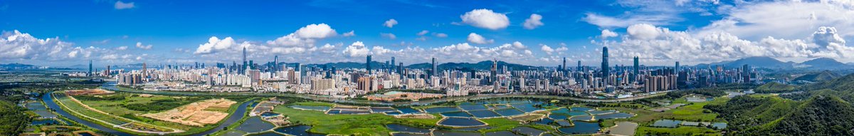 ShenzhenCity's tweet photo. Large panorama pic of Shenzhen's Futian and Luohu districts taken from Hong Kong new territories. We can see  the construction of the next SZ-HK cooperation zone for Technology and Innovation at the Lok Ma Chau Loop on the left. 

#shenzhen #hongkong #china #greaterbayarea https://t.co/IZc4OYvUoa
