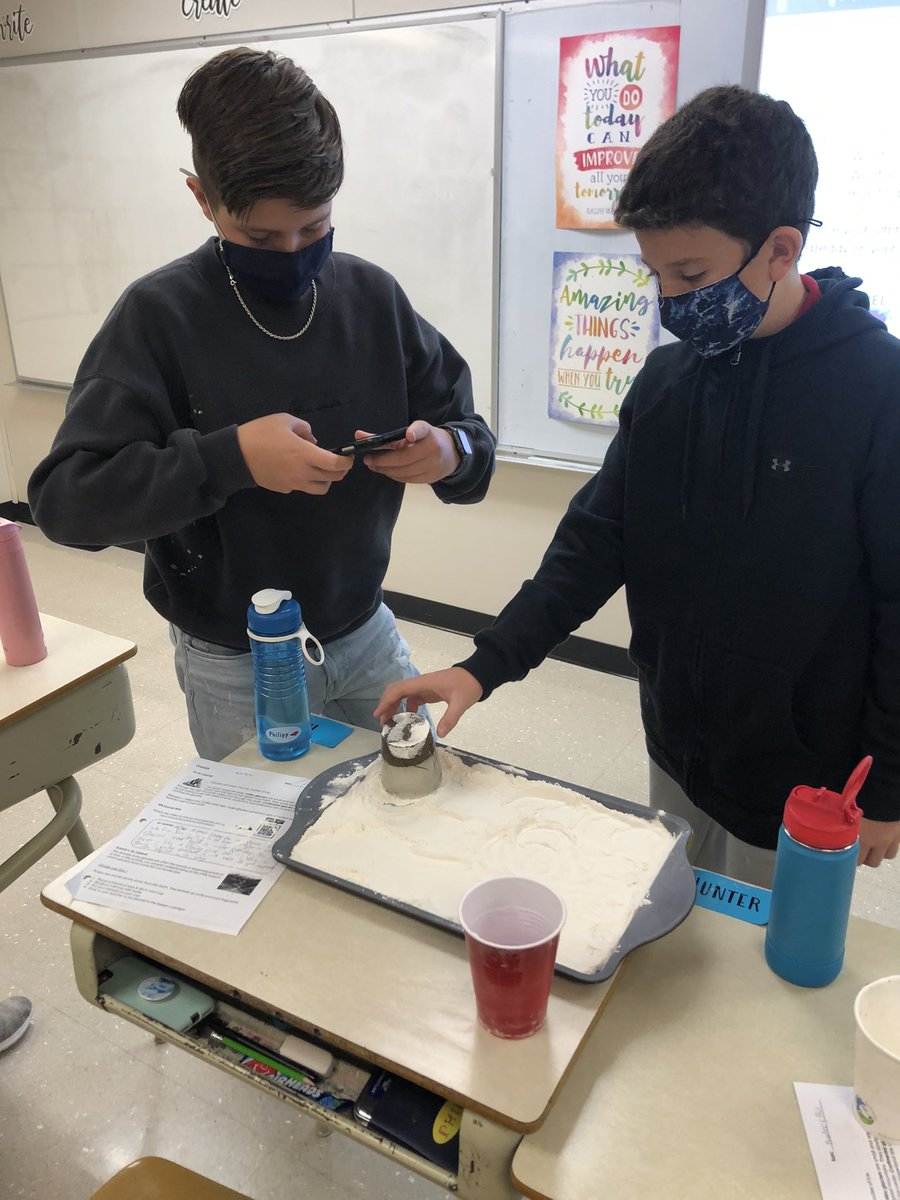 s_hersberger's tweet photo. This glacier lab was pretty COOL😉🧊#handsonlearning #huskiesLEAD @wshawrylak https://t.co/OKsHGBSkZ1