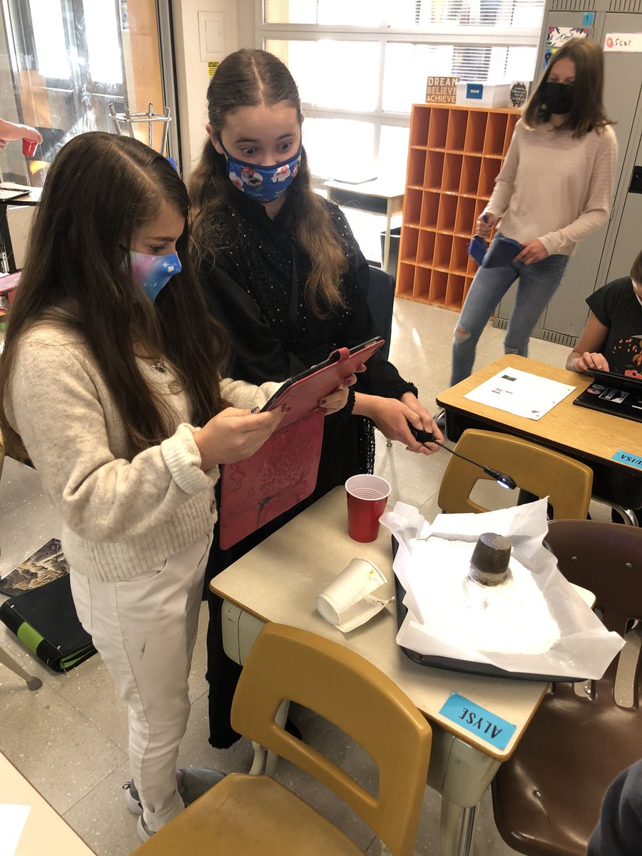 s_hersberger's tweet photo. This glacier lab was pretty COOL😉🧊#handsonlearning #huskiesLEAD @wshawrylak https://t.co/OKsHGBSkZ1