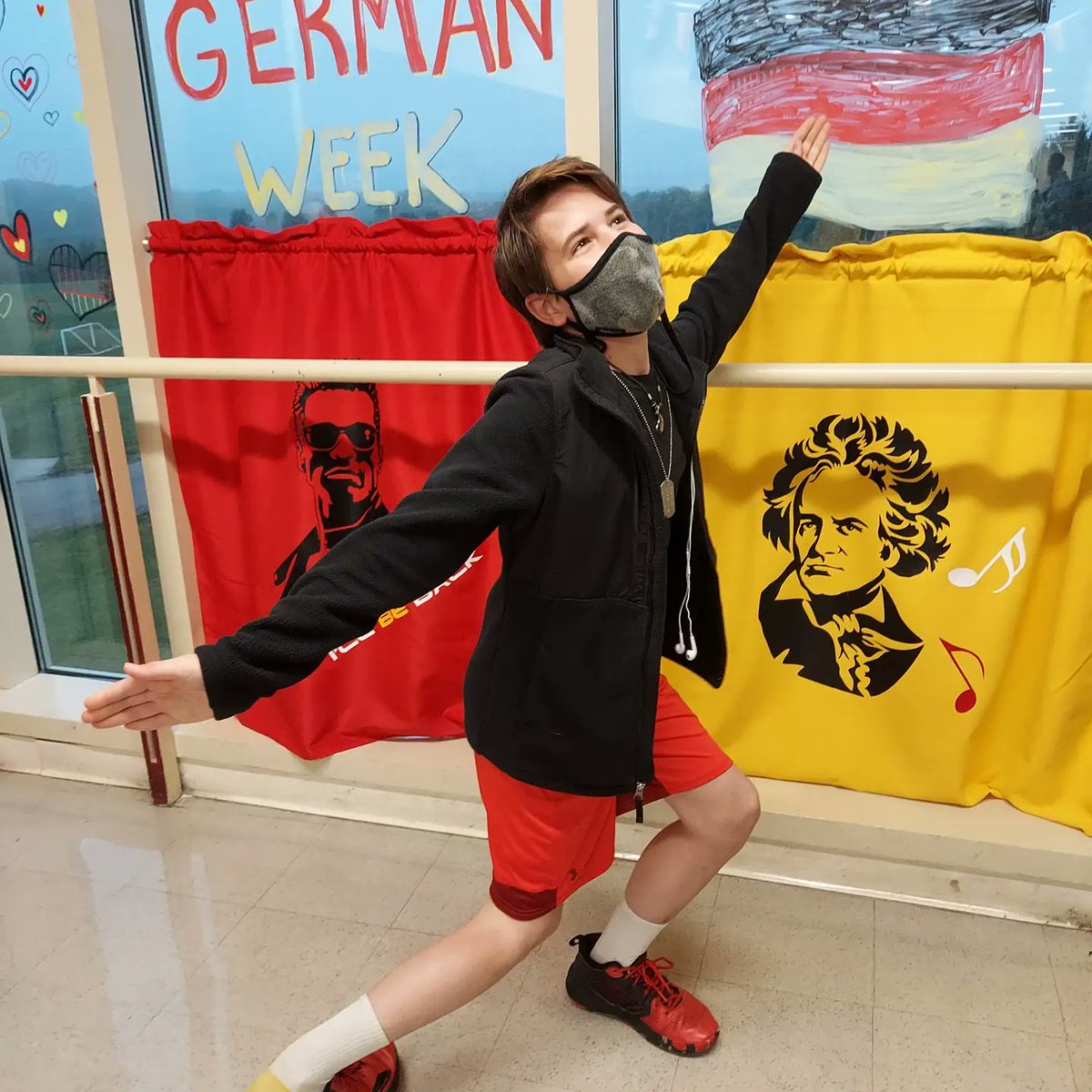 HerrProfHiggins's tweet image. #PRNGW21 Schwarz-Rot-Gold Teil 1 #learngerman @AATGOnline @SKochPR #prexperience