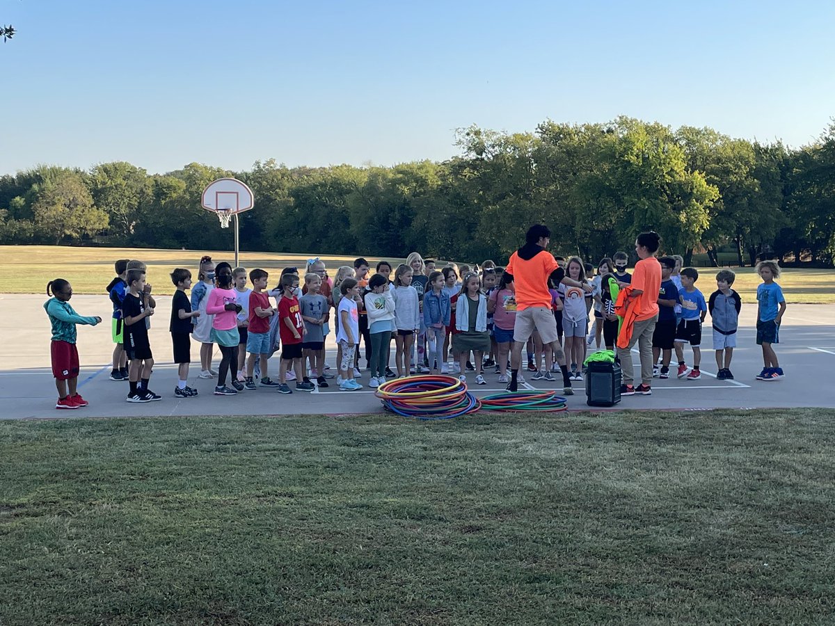 reaganstweeties's tweet photo. All of 2nd grade won the game party for reaching our fundraising goal!🎉 #adventuredash #funrun @EddinsElem @MrsTannersTweet @basstweeties https://t.co/muWCfYKYKB