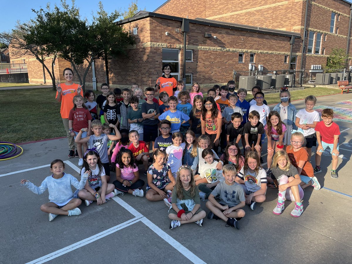 reaganstweeties's tweet photo. All of 2nd grade won the game party for reaching our fundraising goal!🎉 #adventuredash #funrun @EddinsElem @MrsTannersTweet @basstweeties https://t.co/muWCfYKYKB