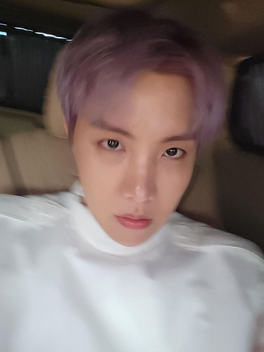 Nochulienta's tweet photo. Te amoooo hoseoook! te amoo!
@BTS_twt https://t.co/7H1hP773fh