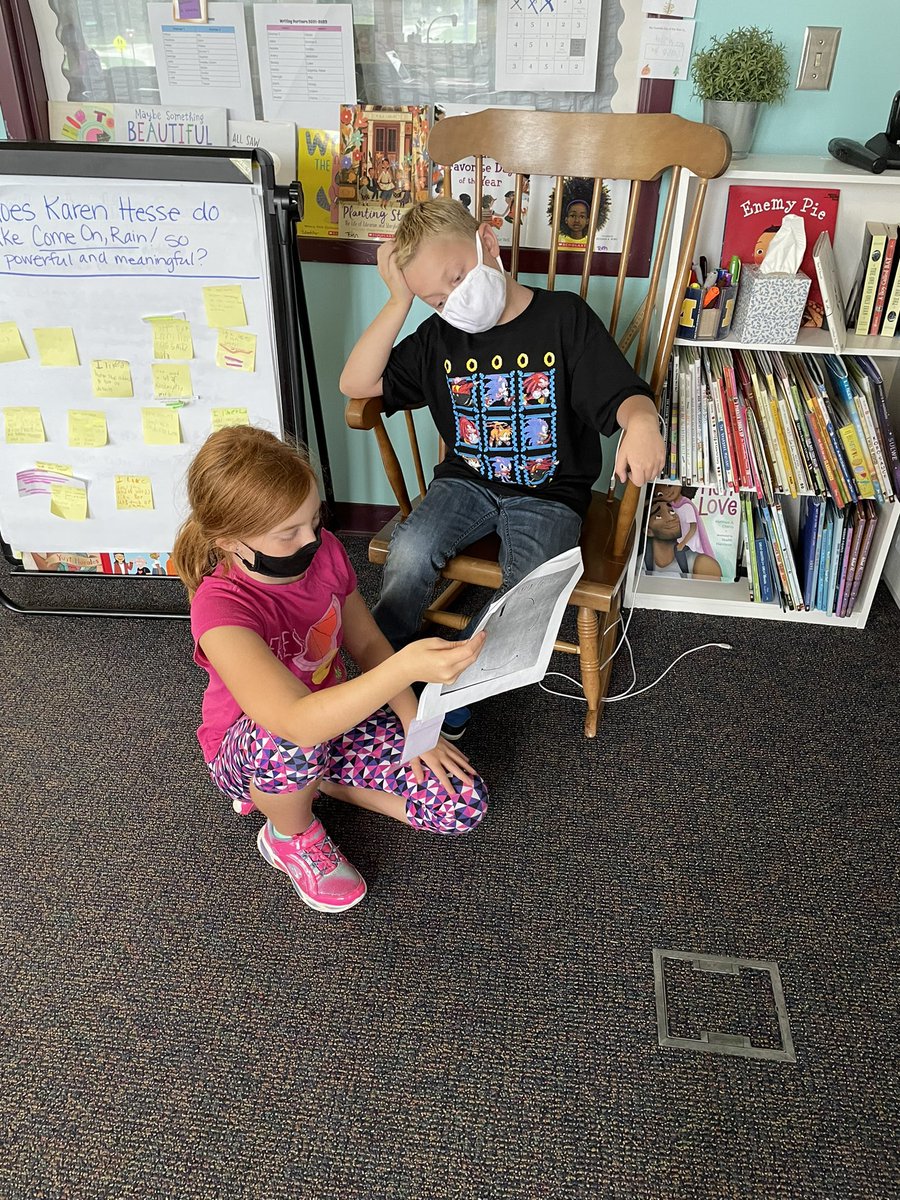 MrsToth03's tweet photo. Third grade writers were hard at work today revising their small moment stories. Students have access to several resources including revision cards, mentor texts, and their writing partners! #harvestlearn https://t.co/iKXVfwYEcM