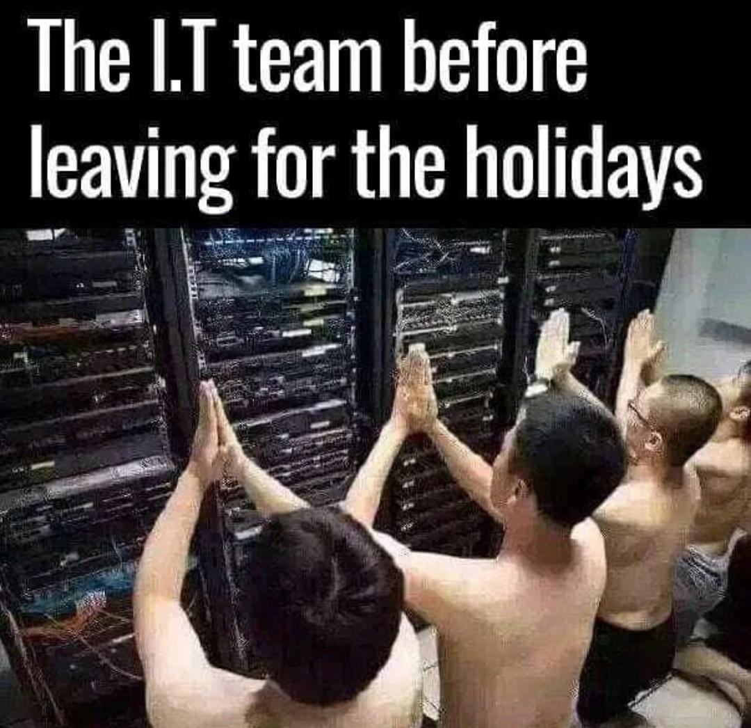 PR0GRAMMERHUM0R's tweet photo. IT Team before leaving for holidays https://t.co/zT321MO5vm https://t.co/FuTVyN0ZRr