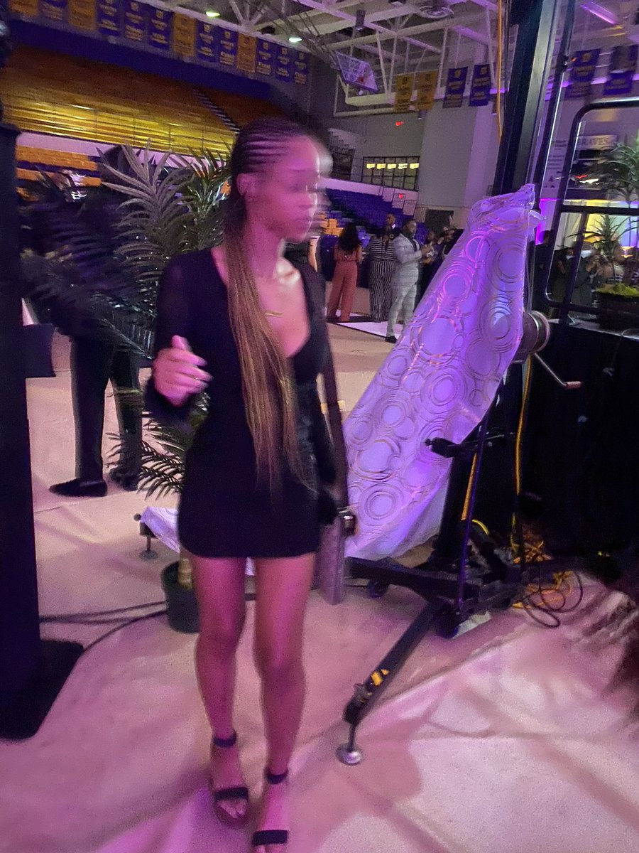 _heychick's tweet photo. and she’s back. https://t.co/2kpxv6s8sI
