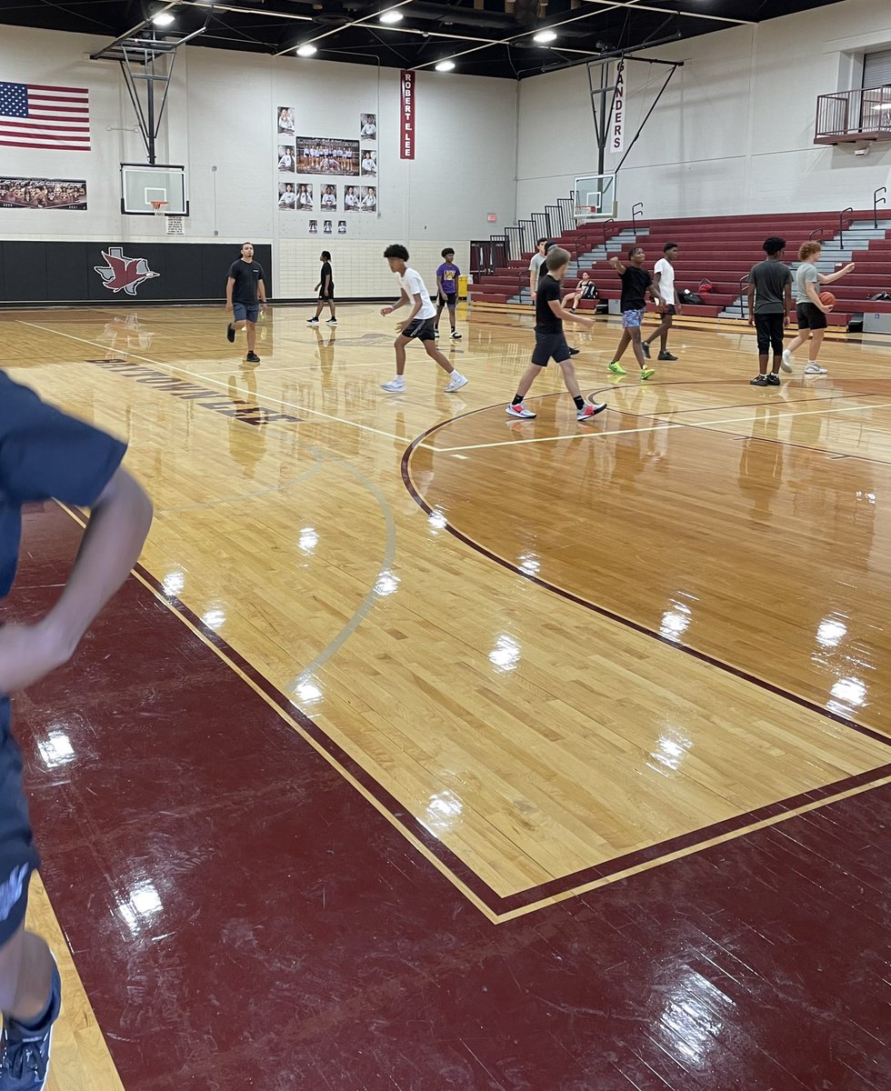 ganderhoops's tweet photo. Ganders have been working hard &amp; helping turn the culture around with the basketball program. Coach fired up the grill with hot dogs &amp; burgers for open gym today to show appreciation. Excited to see what these guys will do this season. #TakingFlight #GoGandersGo #WinningCulture https://t.co/mDPS6zfiAc