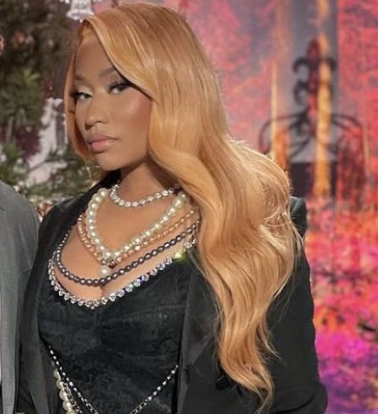 Coblickyyy's tweet photo. When it comes to face you can always count on Nicki https://t.co/JydgfmO8wa