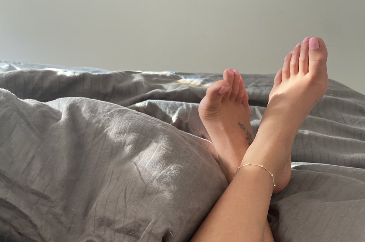 18PrincsAmber's tweet photo. Kiss My feet and get back to work slaves, you’ve got money to make for Me and My precious feet. https://t.co/LAmWfGZ1MK