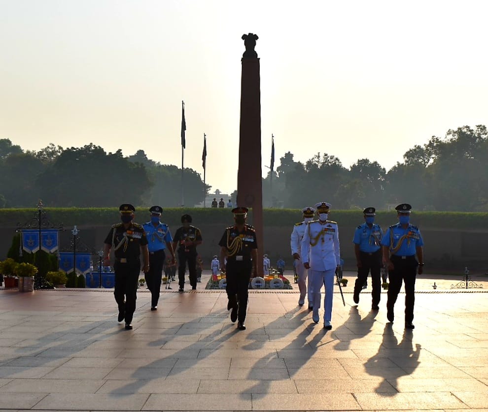 salute2soldier's tweet photo. Greetings on 89th AIRFORCE DAY.
#NationalWarMemorial,@adgpi,@HQ_IDS_India, @DefenceMinIndia,@indiannavy,@IAF_INDIA,#CDS, #COAS,#IndianArmy, #IAF,@IAF_MCC, #AFWWA, @NAVYESM,@IAFIndia,@westerncomd_IA https://t.co/B6PsvOLdkX