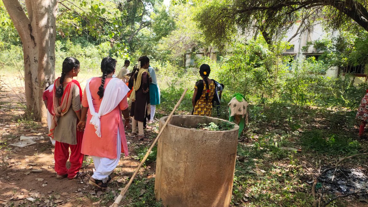 NSSChennai's tweet photo. Nss volunteers of Govt Arts College, Karaikudi involved in CleanIndia campus Cleaning activities at College campus and removed plastic wastes.
#CleanIndiaGreenIndia #swatchbharat
@YASMinistry @_NSSIndia @pibchennai @ianuragthakur https://t.co/usnjNxPQXR