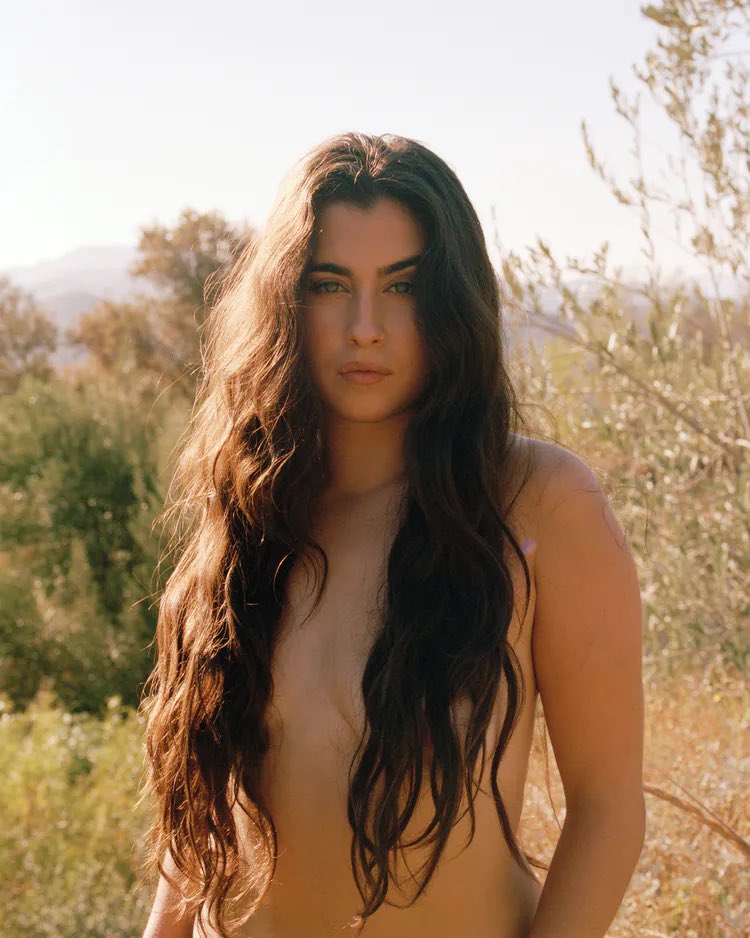 LMJUpdates's tweet photo. #PHOTO | Lauren for @bustle https://t.co/r1bG8m1Ock