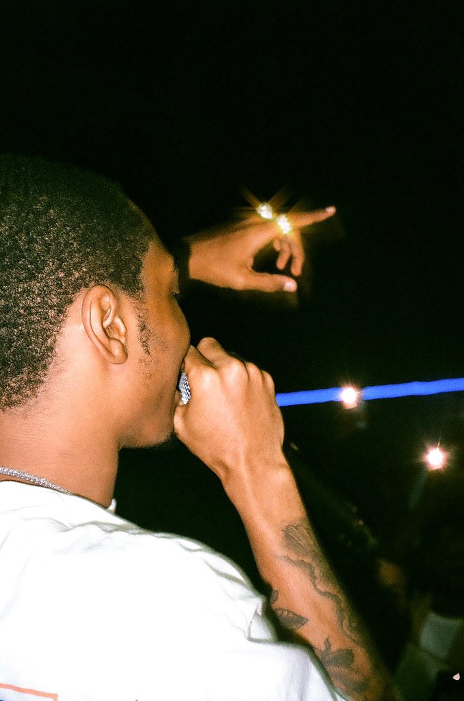 munchiepresents's tweet photo. 💥 @gmtobizzy 
shot by me📸

#35mmfilm #bizzybanks #buffalo #ny #photography #concerts #film #photographer  #Camera https://t.co/Rx93hMRgdr