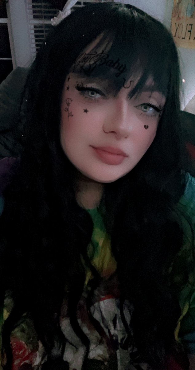 potato_tears's tweet photo. Bought a wig and it looked cute but too bad it’s cheap af and isn’t very good quality lol https://t.co/7fEyVSWan1