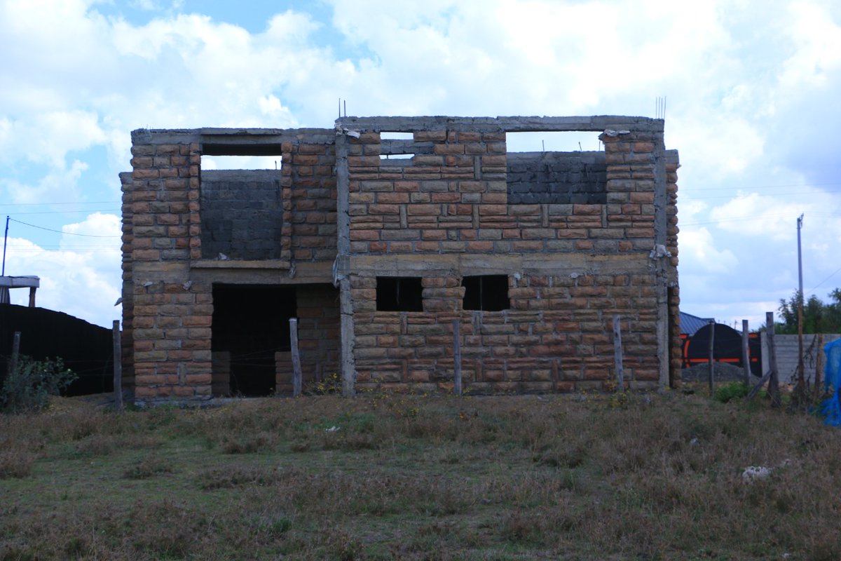 Teresa93756466's tweet photo. #ComfortHomesDelivers
#CustomerServiceWeek for only 10% book a plot and when you reach 30% 
You can start building, 50*100 for 1m 
Kitengela 0743100297. https://t.co/GAgRVCzTWq