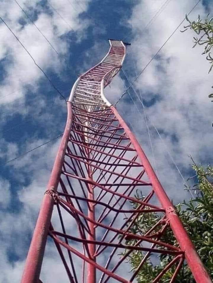 K3TripleR's tweet image. Antenna party this weekend at my house… 

Need to move my satellite antenna system over to my new tower that I bought on Craigslist for only $17. Oh, we also need to take down the tower from where it is first. 

Free pizza and beer! That's an offer you can't refuse!