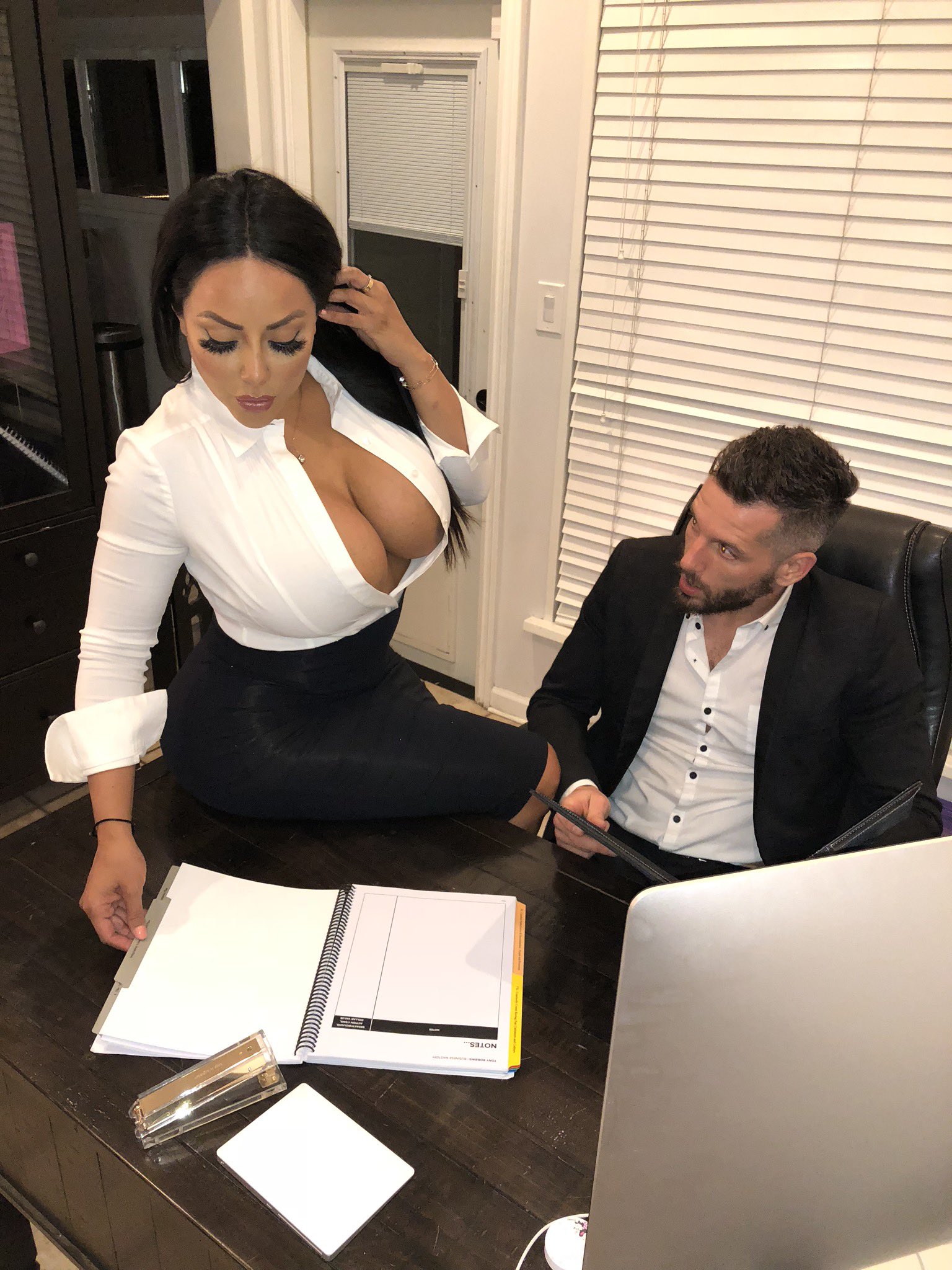 Pornstrz Office - TW Pornstars - Kiara Mia. Twitter. Putting in overtime at the office,  helping my boss with. 5:20 AM - 8 Oct 2021