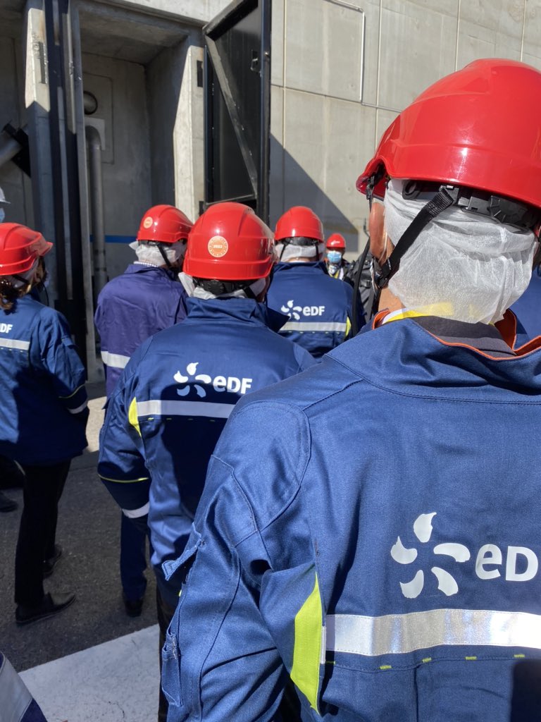 Seconde étape de la journée avec la visite de la centrale <a href="/EDFofficiel/">EDF</a> du Tricastin qui pourra être exploitée au-delà de 40 ans après la validation de sa 4ème visite décennale.

3 ans de préparation, 6 mois de travaux, 80 modifications destinées à rehausser le niveau de sûreté.