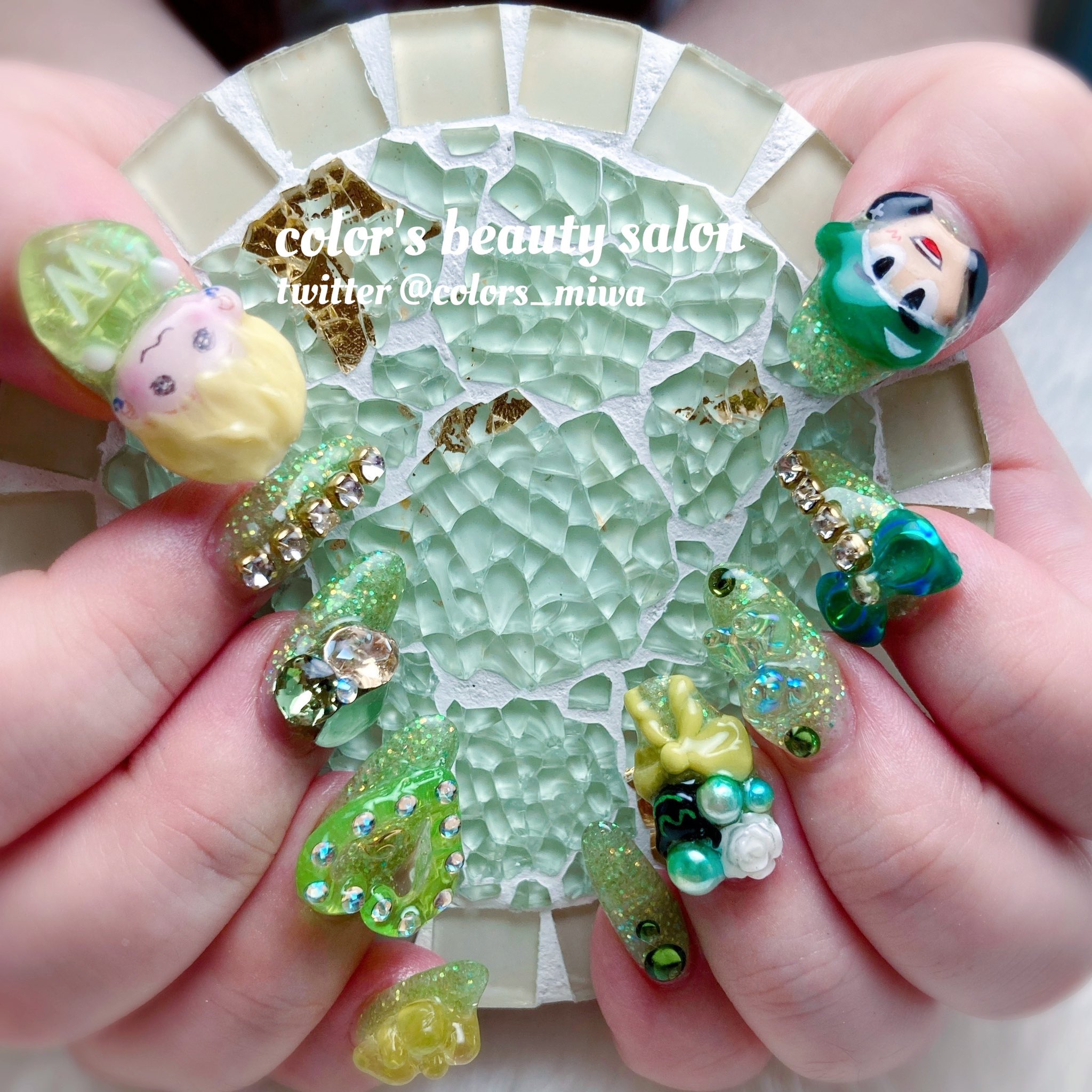 Twitter 上的 Color Sタカハシミワ お客様オーダー ジャニーズwest神山智洋くんネイル 緑いっぱいでかわいいです 痛ネイル キラキラネイル 派手ネイル 緑ネイル T Co Oxylg5j0pj Twitter