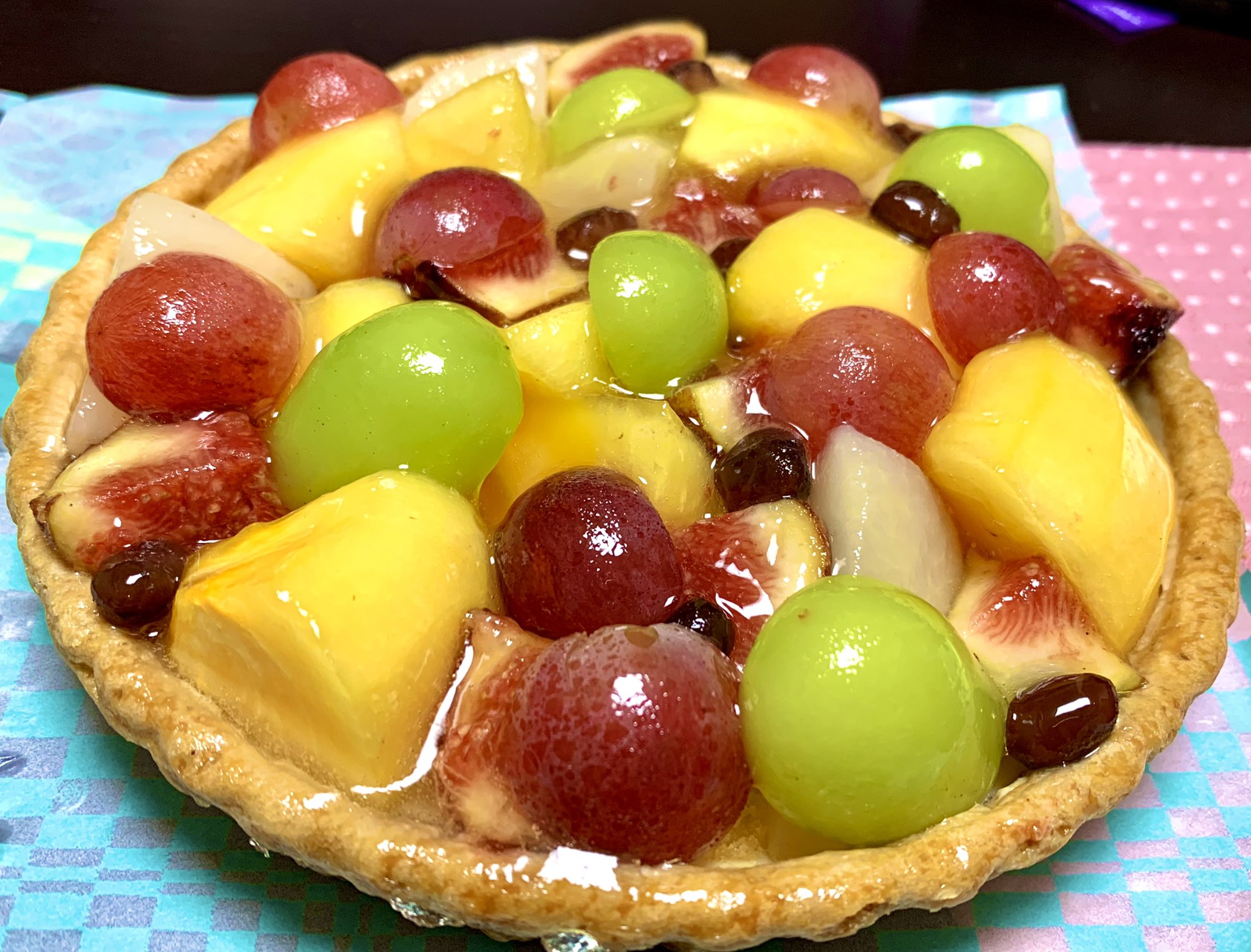 アクバルakbal バースデーケーキは キルフェボンのタルトを２種類 相変わらずお上品な甘さでございました キルフェボン T Co Uy7tvb18 Twitter