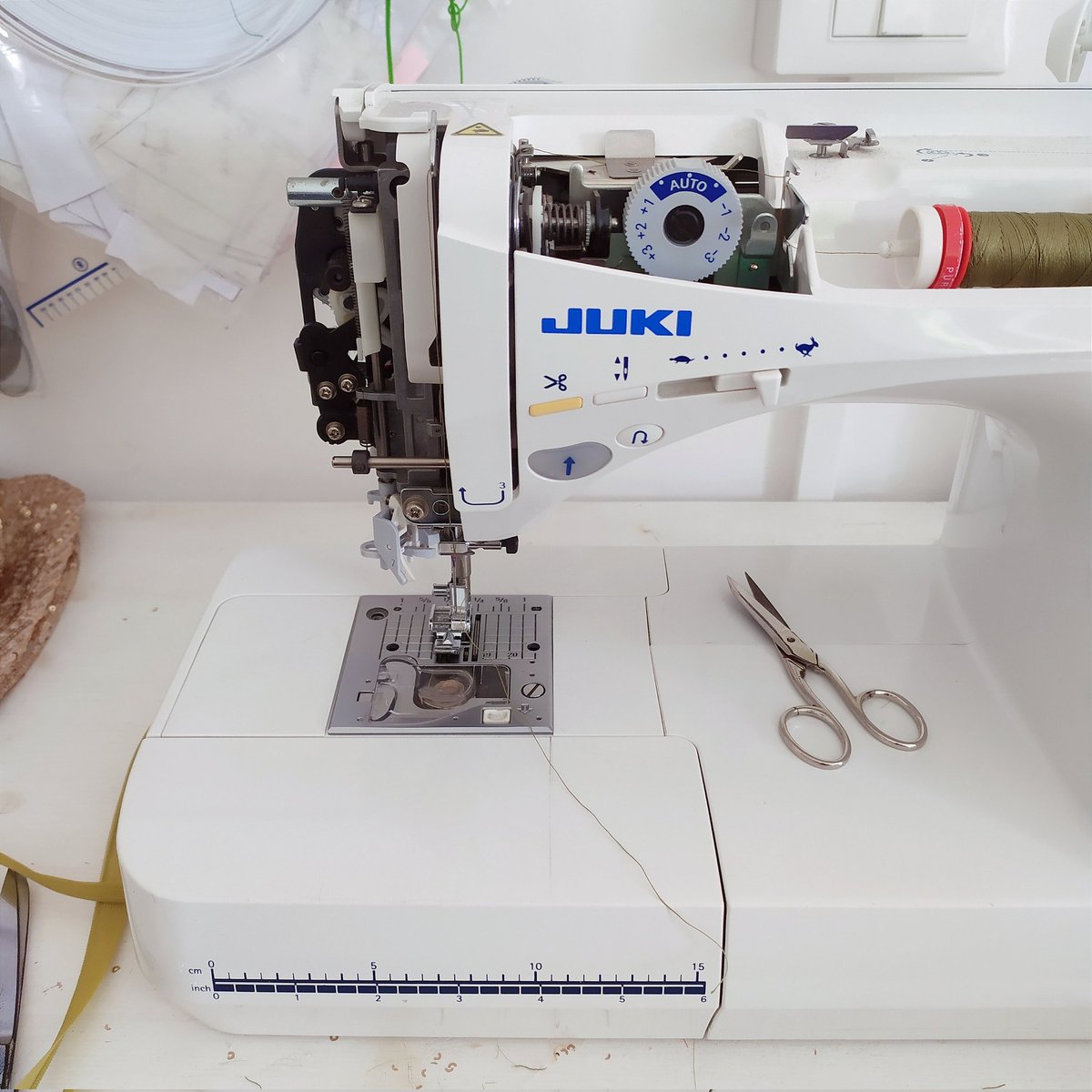 Secondo voi, perché le mie macchine funzionano meglio quando le smonto?
#princmay #ischia #cucito #sew #handmade #madeinitaly