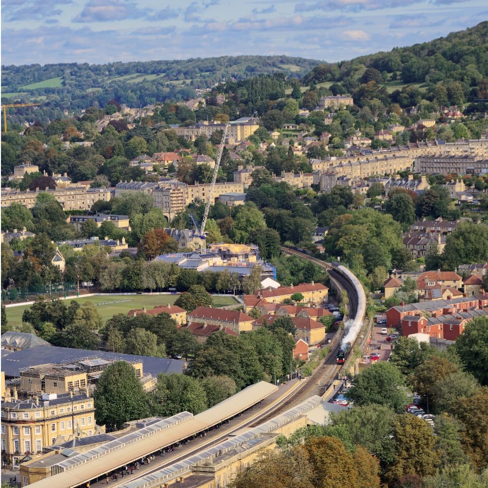 One of the best views in Bath - possibly made nearly perfect with a Steam Train in shot

🚂🚃

35028 Clan Line with the 'Historic Bath' Pullman Oct 21

#ThePhotoHour #steamtrain #railway #visitbath #autumn #PhotoOfTheDay <a href="/SWNS/">SWNS.com</a>