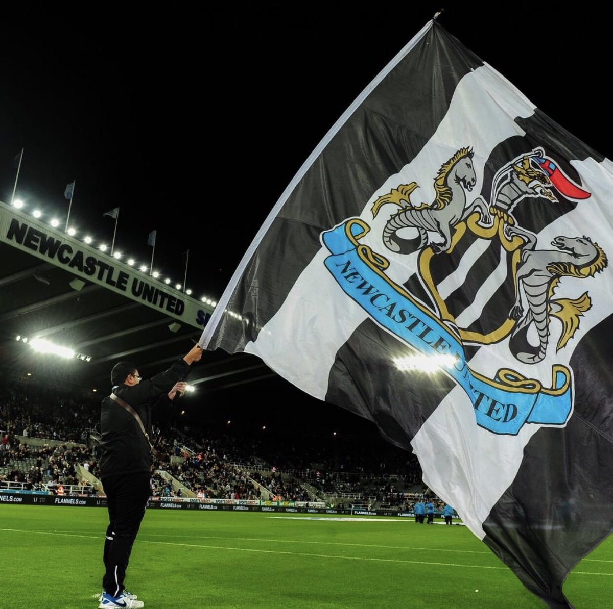 salman_abb's tweet photo. Dream comes true #NUFC 🖤 https://t.co/NPH8HnYnSf