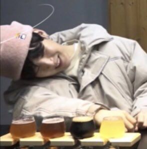 MinSlayer's tweet image. "YOONGI DRINK, YOONGI FALL"