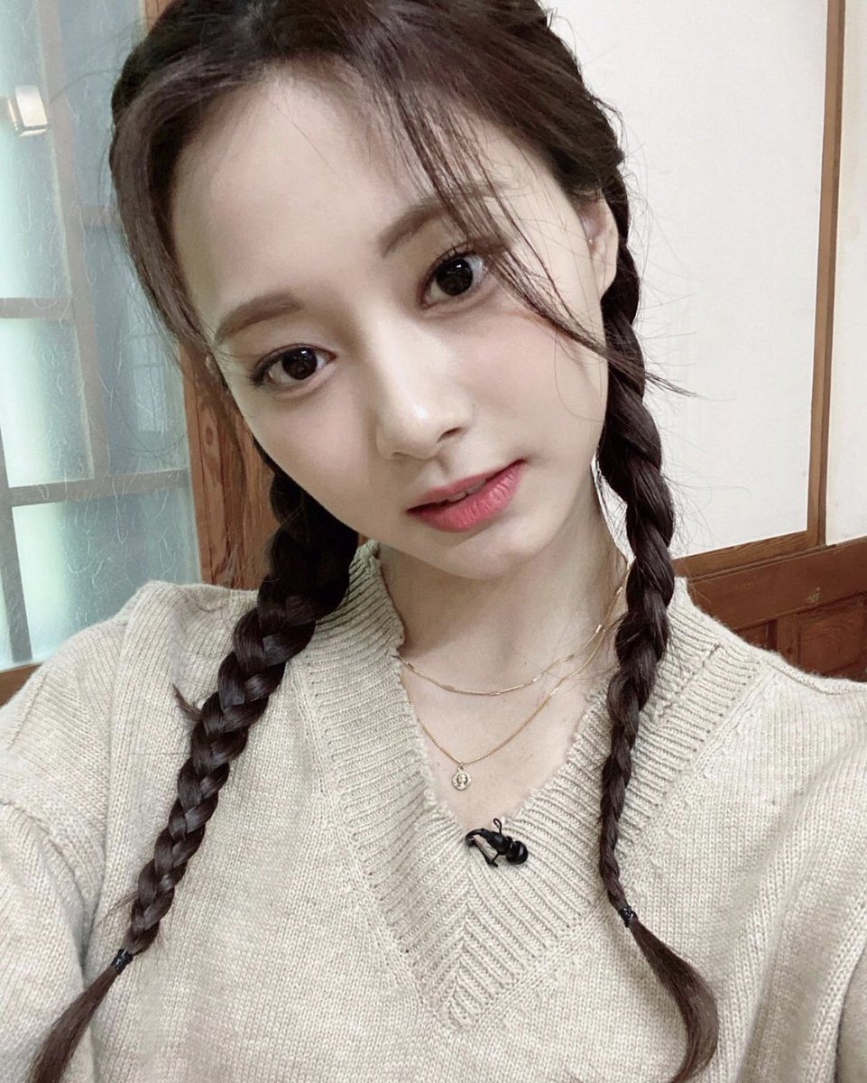Jootaeny's tweet photo. Selfie 🤳 time 🥰💙 Please not be cute I can’t breath, Tzu ah! 🥴
#tzuyu @JYPETWICE @jypnation https://t.co/3xkvldX4bP