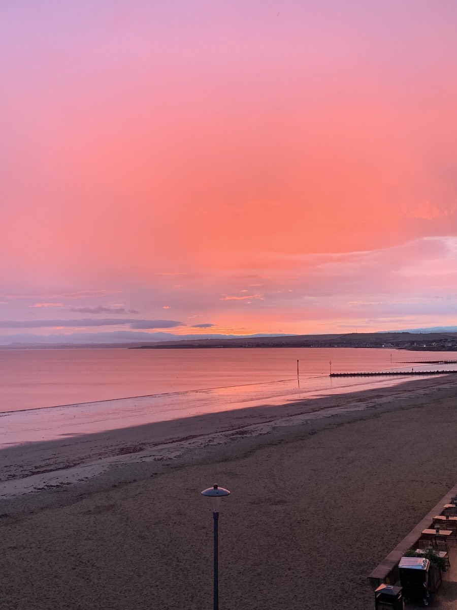 Glorious sunrise in #Edinburgh this morning as my week off begins ☺️#Portobello #nofilter