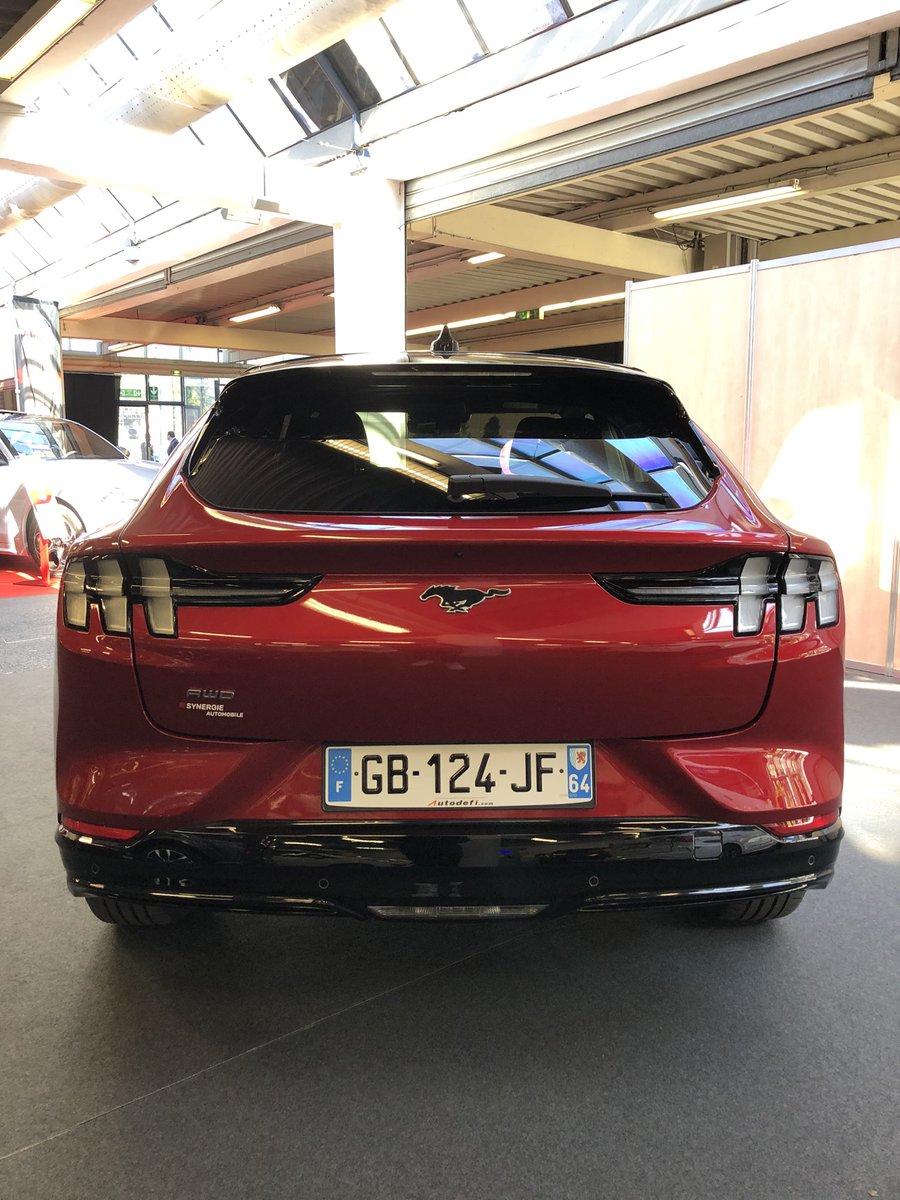 SalonAutoPau's tweet photo. 🔴 En direct du #salonautopau2021 
Retrouvez le stand de la concession Synergie Automobile - Ford dans le Hall Pays de Soule avec une magnifique Mustang Mach-E 🚘 https://t.co/t8FjQY87LY