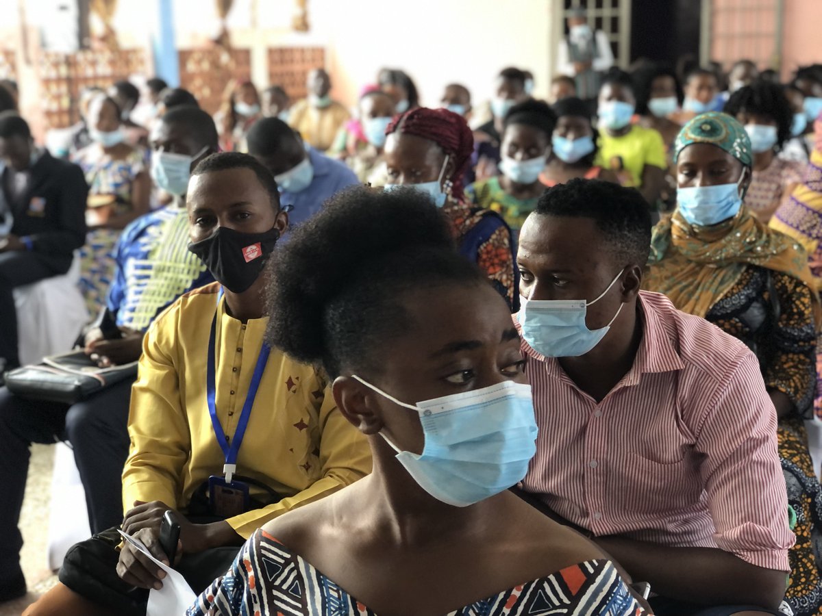 RestDevSalone's tweet image. Micro-businesses continue to serve as a source of livelihood for young people in growing economies. It is therefore our responsibility to enable their recovery amidst the COVID-19 pandemic. Join our Certification and Grant Distribution Ceremony today. 
#COVID19andSDGs
#UNDP