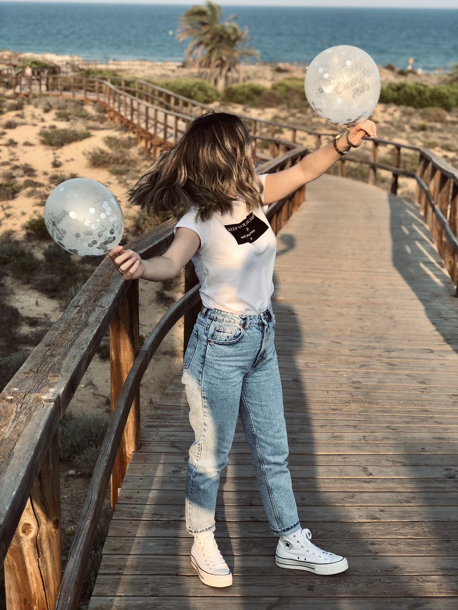 Jessicanavarr2's tweet photo. ¡BIENVENIDOS 22!🎉🎈
Y los recibo con una sonrisa de oreja a oreja, cargados de ilusión y ganas, muchas ganas. 
Hoy hago balance de todos estos meses, con sus altibajos y con todo lo bueno, que es con lo que me quedo, para coger fuerza por todo lo que está por venir y por vivir❤️ https://t.co/QWlbhC7u6W