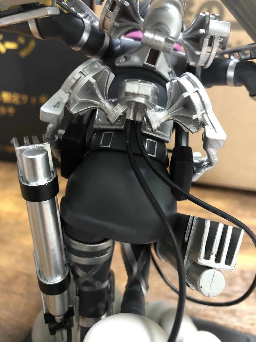 docomo「進撃の巨人」コラボのミカサちゃんのフィギュアが届いて、開封