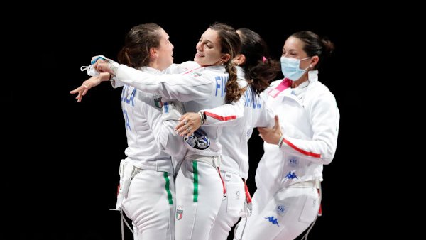 Radio24_news's tweet photo. Per tutto l'oro...di Olympia: la scherma azzurra tra #Tokyo2020  e #Parigi2024.  #Olympia di @dricci73 oggi alle 16.30 e in replica sabato alle 22.30 @Federscherma #StefanoCerioni #GermanaSchwaiger @astel1311 @edicicloeditore #MasanielloParise https://t.co/XKIGM47qHZ https://t.co/2NqCNslJOS