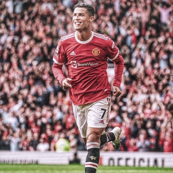 bzmedia7's tweet photo. Who else?

Cristiano Ronaldo named as Premier League Player of the month..🥇

Cristiano Ronaldo in September

3 Matches
3 goals ⚽ ⚽ ⚽
17 shots

#cristianoronaldo #cristiano #ronaldo #cr7 #premierleague #plplayerofthemonth https://t.co/U9fnHQh7e4