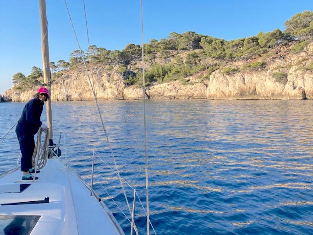 RoseTransat's tweet photo. Le témoignage de Joséphine sur sa semaine de navigation dans les Calanques est en ligne : « Je recommencerais tout de suite » 🤩
➡️ https://t.co/jpNX0thjM4

#TenirLeCapAprèsUnCancerDuSein #OctobreRose #OctobreRose2021 
#PrendreSoinDeVous #FemmesDuLarge https://t.co/cL19AG3tIs