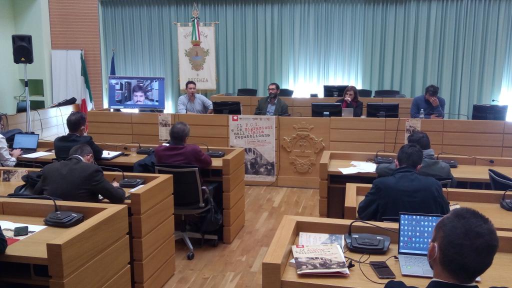 BasilicataFutur's tweet photo. #centenarioPCI...Il PCI e le migrazioni nell'Italia repubblicana...qui in diretta  📽⏩ https://t.co/ivcW9KtCim https://t.co/5DNRvFHU3f