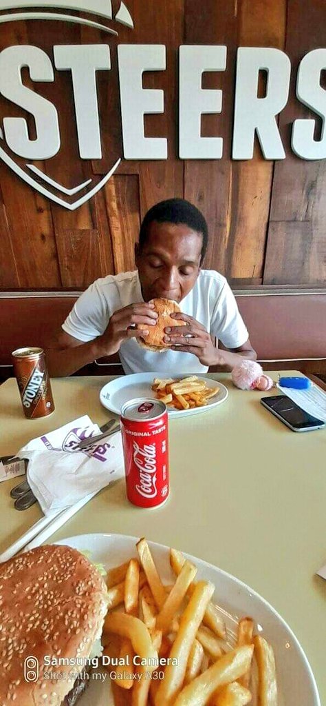 Im_MrGP's tweet image. STEERS #PerfectforSharing

I will definitely share it with 
@Chizboy_SA
 
it's his birthday Month he deserves Steers Burger🍔