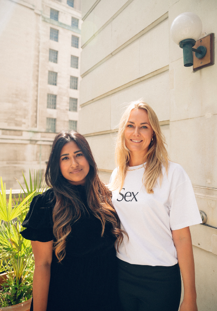 It's the final countdown! 🚨 Our Co-Founders <a href="/ESWelsh/">Sarah Welsh</a> &amp; <a href="/FarahKabs/">Farah</a> are semi-finalists in <a href="/e_nation/">Enterprise Nation</a>'s Female Start-up of the Year! 😭 Vote now to help them bring home mentoring &amp; prizes to help us boost our business. Hurry, you have until 5pm today to vote: ow.ly/a35V50GofSS
