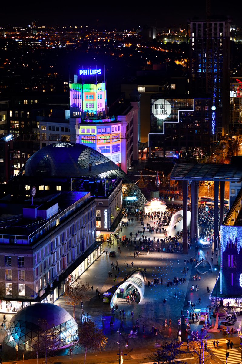 GLOW Eindhoven is terug – maar met een twist. Editie 2021 ‘Moved by Light’, vindt – in tegenstelling tot andere edities – plaats op vier verschillende locaties in Eindhoven💡 Lees meer via gloweindhoven.nl #gloweindhoven #glow2021 #eindhoven